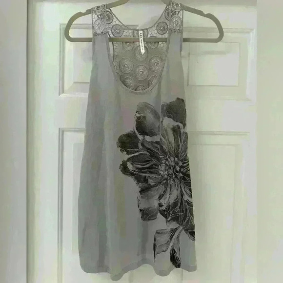 LOL COLLECTION GRAY TANK WITH BLACK FLOWER BACK SILVER LACE DETAIL SIZE LARGE - Picture 1 of 5